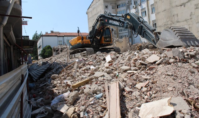 Önce deprem sonra enkaz, esnafı zora soktu
