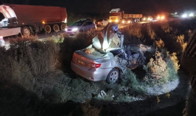 Otomobil ile traktör çarpıştı: 1 ölü, 3 yaralı