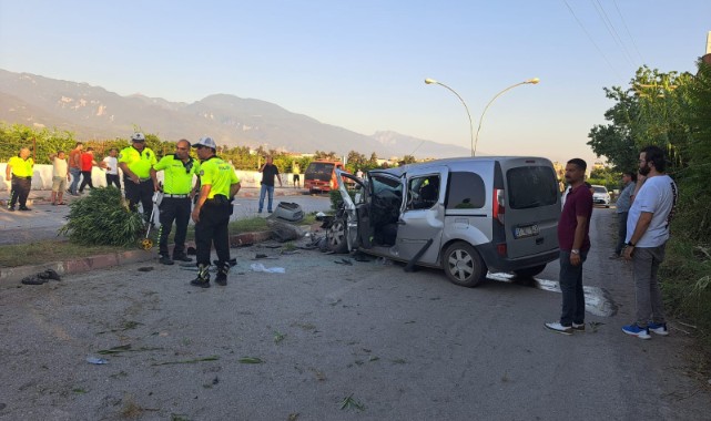 Polis aracıyla otomobil çarpıştı: 3’ü polis 4 yaralı