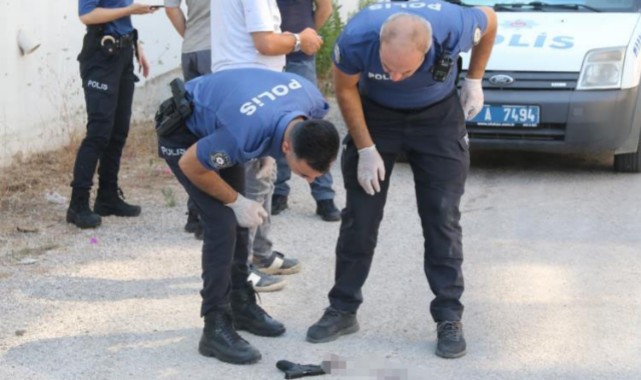 Sokak ortasında önce kız arkadaşını, sonra kendini vurdu
