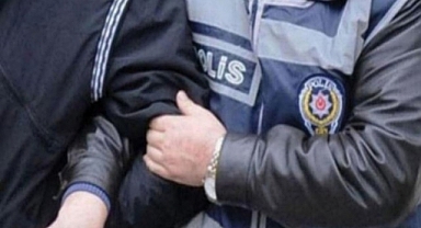 Sokakta uyuşturucu madde satan 2 şüpheli yakalanıp tutuklandı