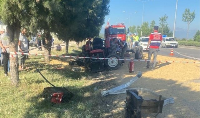 Tırla çarpışan tahıl yüklü traktör sürüklendi: 1 ölü
