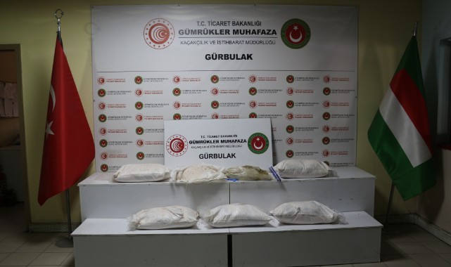 Tuz çuvalları arasında gizlenen eroin ele geçirildi