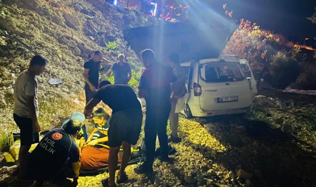 Urfa'da çekici şarampole devrildi! 4 kişi yaralandı