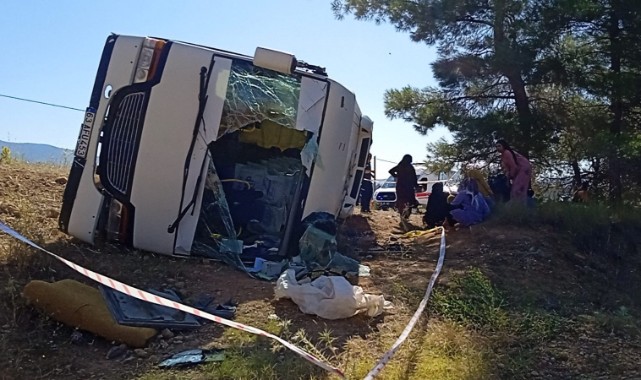 Urfa'dan Denizli'ye giden işçileri taşıyan otobüs devrildi! 19 yaralı