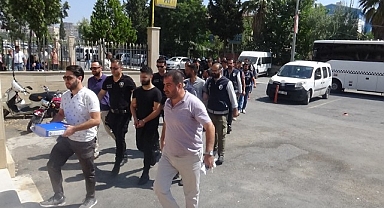 Urfa'da şantaj çetesinin üyeleri adliyeye sevk edildi