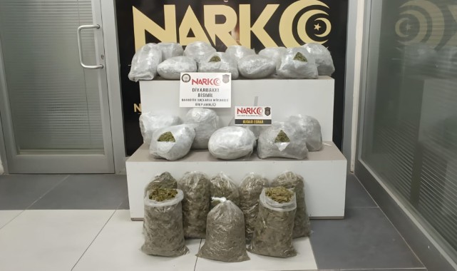 Yem çuvallarında uyuşturucu sevkiyatına 2 tutuklama