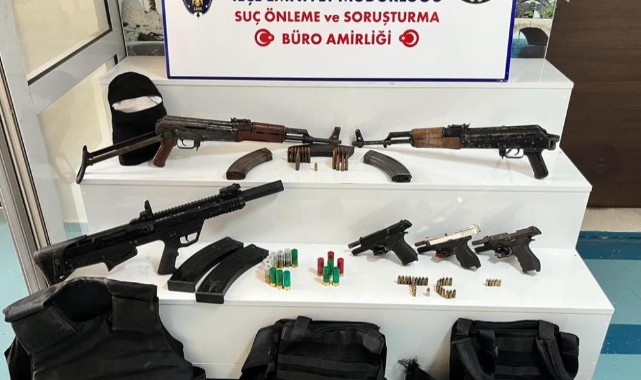 Adana’da ev cephanelik gibi