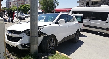 Adıyaman’da 2 araç çarpıştı: 3 yaralı