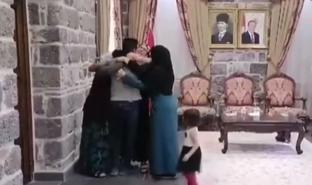 Akçakale Sınır Kapısı'ndan terör örgütü mensubu bir kişi daha ailesine kavuştu