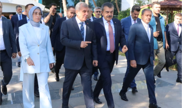 Bakan Tekin eğitim sorunuyla gündeme gelen Şanlıurfa'da
