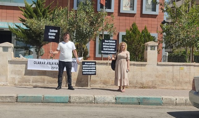 Çetiner ve Paydaş'tan '' Şaibeli Müdür İstifa'' pankartları