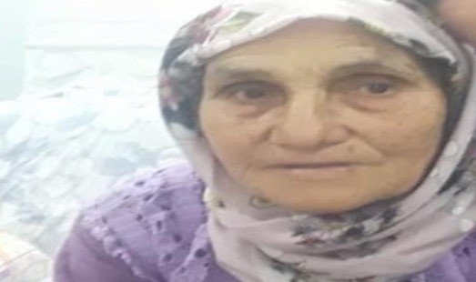 Devrilen traktörün altında feci şekilde can verdi