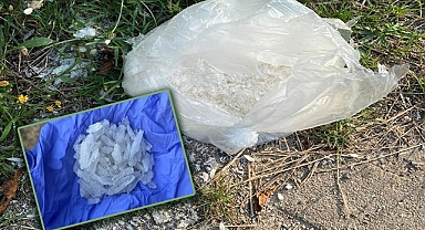 Düzce’de yol kenarına uyuşturucu atıp kaçmaya çalıştılar