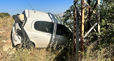 Elazığ’da otomobil şarampole uçtu: 2 yaralı