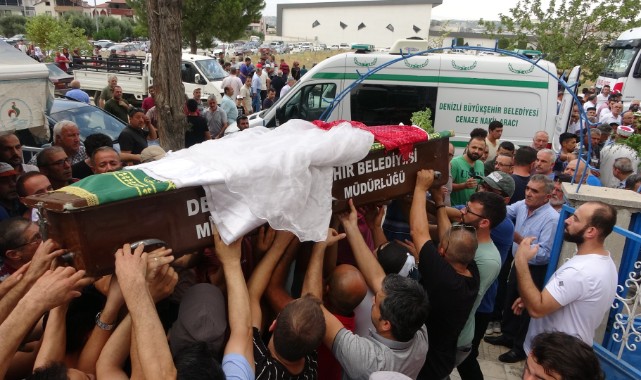 Genç kız tabutuna gelinlik sarılarak son yolculuğuna uğurlandı
