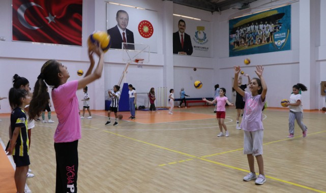 Gençler, yaz tatilini spor kurslarında geçiriyor