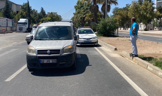 Hafif ticari araç yayaya çarptı: 1 yaralı