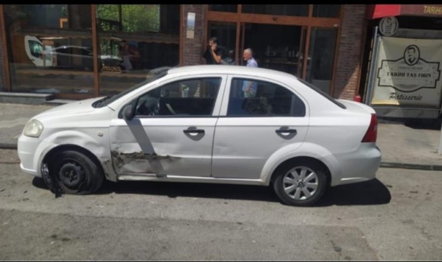 Kontrolden çıkan araba önce araca sonra yayaya çarptı: 1 yaralı