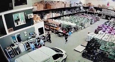 Malatya depremi güvenlik kamerasına yansıdı