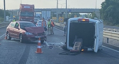 Otomobil ile hafif ticari araç çarpıştı: 2'si çocuk 7 yaralı
