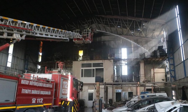 Sanayi sitesinde çıkan yangın, iş yerlerine sıçramadan söndürüldü