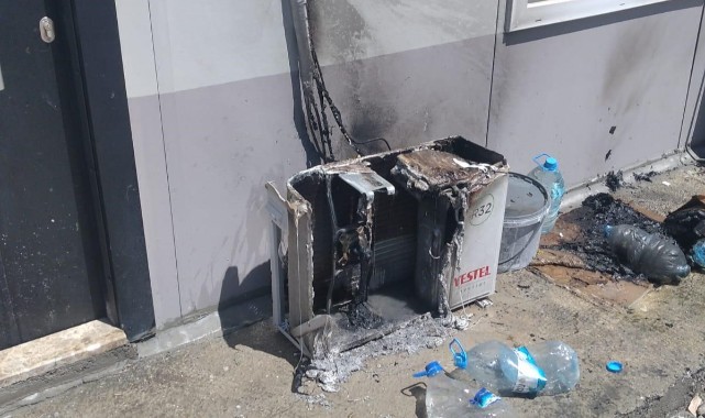Sıcaklara dayanamayan klima yandı