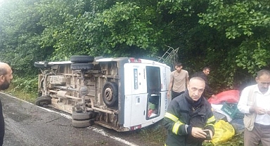 Tarım işçilerini taşıyan minibüs yan yattı: 8 yaralı
