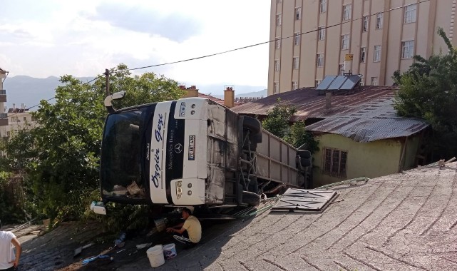 Tur otobüsü devrildi! 30 yaralı