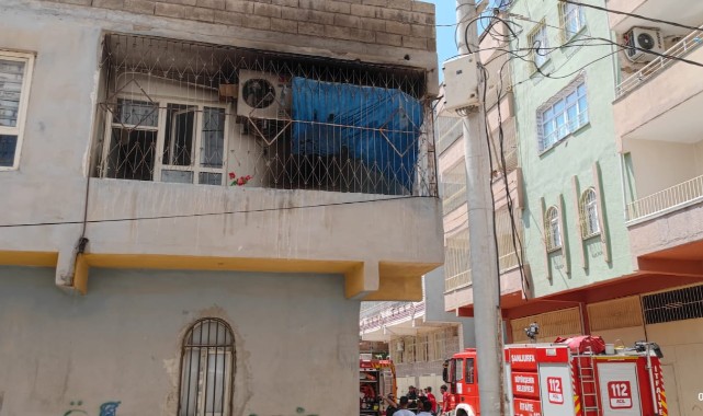 Urfa'da trafodan çıkan yangın meskene sıçradı