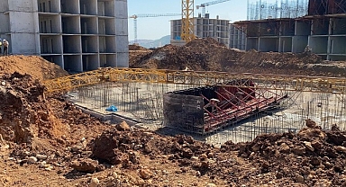 Adıyaman’da kule vinç devrildi! Yaralılar var