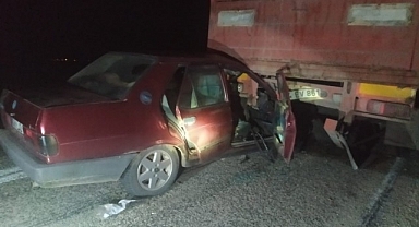 Arıza yapan tıra arkadan çarptı: 4’ü çocuk 6 yaralı