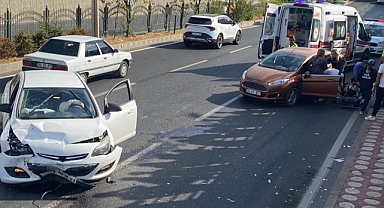 Diyarbakır, Şanlıurfa Bulvarında otomobiller çarpıştı