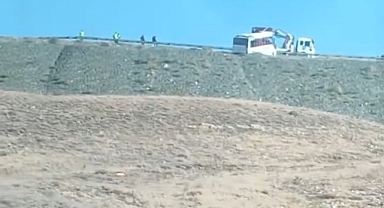 Düzensiz göçmenleri taşıyan midibüs takla attı: 5 ölü, 21 yaralı