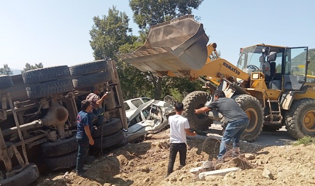 Freni patlayan kamyon kalabalığın arasına daldı: 5 ölü, 25 yaralı