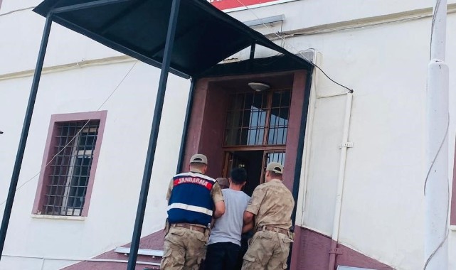 Göçmen kaçaklığı yaptığı belirlenen 4 şahıs tutuklandı