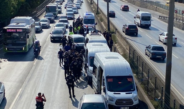 Göreve giden çevik kuvvet ekibi zincirleme kazaya karıştı