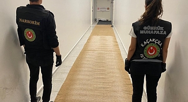 Havalimanı'nda halıya emdirilmiş uyuşturucu ele geçirildi