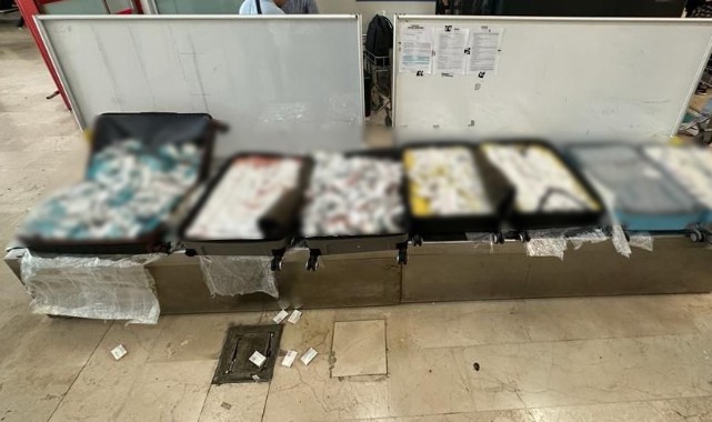 Havalimanında çok sayıda elektronik sigara tütünü geçirildi