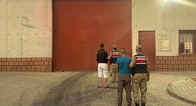 Hırsızlık yaptıkları iddiasıyla 2 zanlı tutuklandı