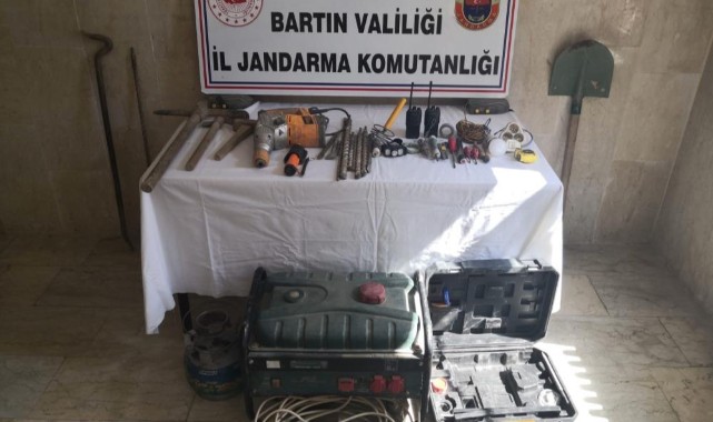 Jandarma ekipleri definecileri suçüstü yakaladı