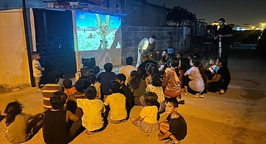 Onlar hiç sinemaya gitmediler sinema ayaklarına geldi