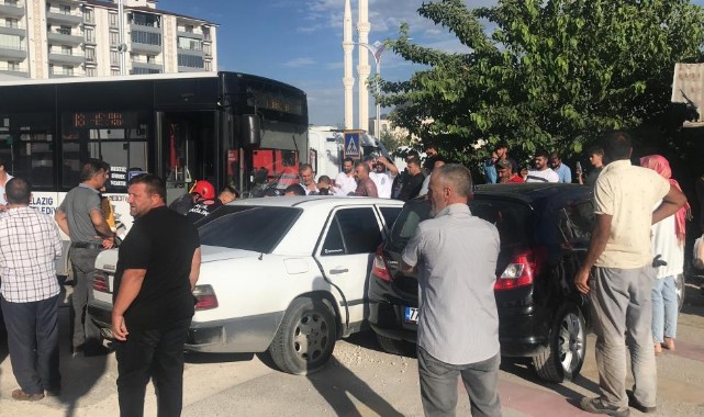 Otobüs otomobillere çarptı, ortalık can pazarına dönüştü
