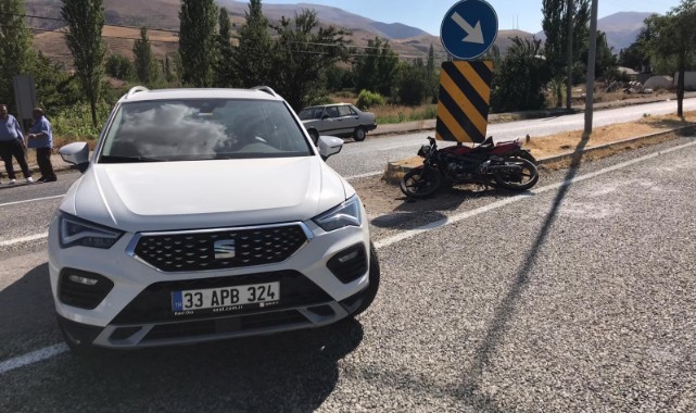 Otomobille motosiklet çarpıştı: 1 yaralı