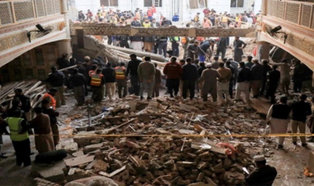 Pakistan’da camiye intihar saldırısı: 34 ölü