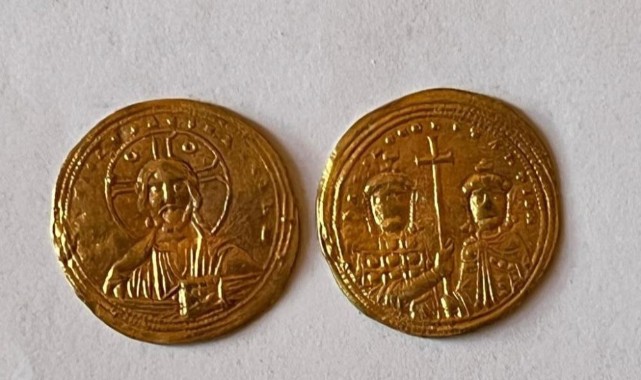 Peynir bidonu içerisinde çok sayıda sikke ele geçirildi