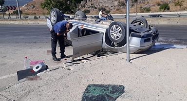 Refüje çarpan otomobil takla attı: 5 yaralı