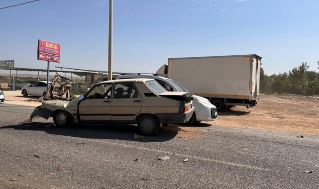Şanlıurfa'da otomobiller kafa kafaya çarpıştı: 4 yaralı