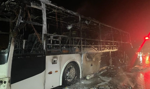 Seyir halindeki yolcu otobüsü yandı