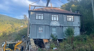 Sinop’ta ilginç olay! Evi yıkmak yerine taşıdılar